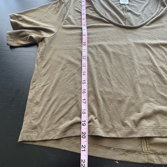Athleta Essence Explore Crop Tee Olive Green Size L - Picture 5 of 5